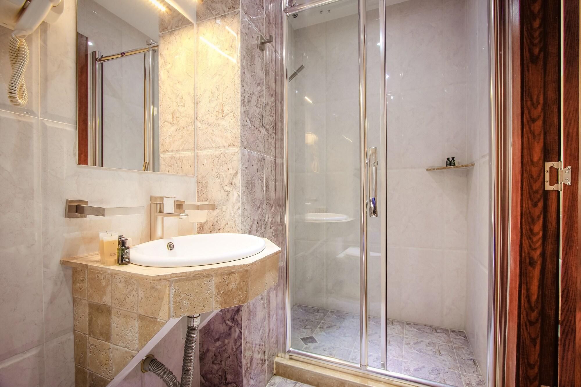 Gtm Plaza Hotel Tbilisi Ngoại thất bức ảnh