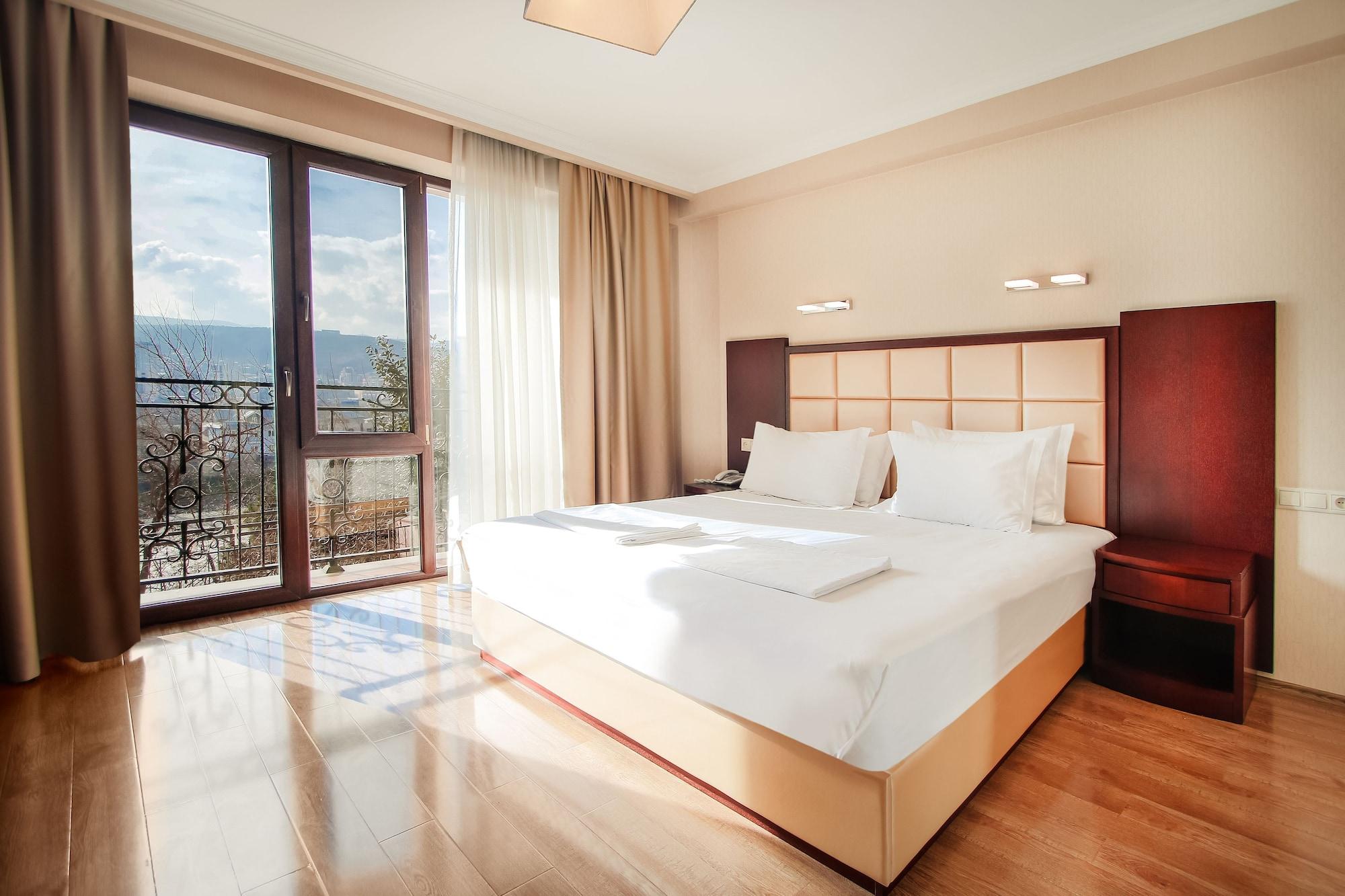 Gtm Plaza Hotel Tbilisi Ngoại thất bức ảnh