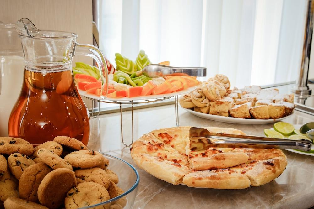 Gtm Plaza Hotel Tbilisi Ngoại thất bức ảnh