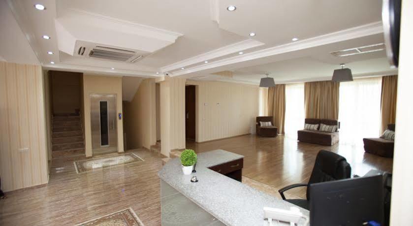 Gtm Plaza Hotel Tbilisi Ngoại thất bức ảnh