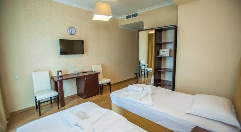 Gtm Plaza Hotel Tbilisi Ngoại thất bức ảnh
